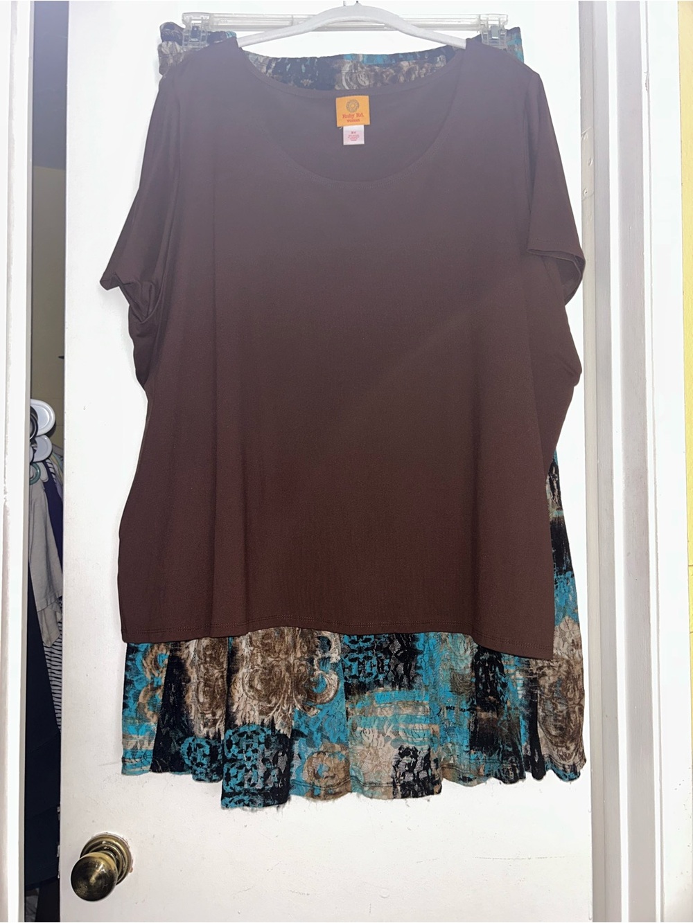Macy’s Blue, Brown, Black and Beige Lined Lace Maxi Skirt and matching Tee. 3X